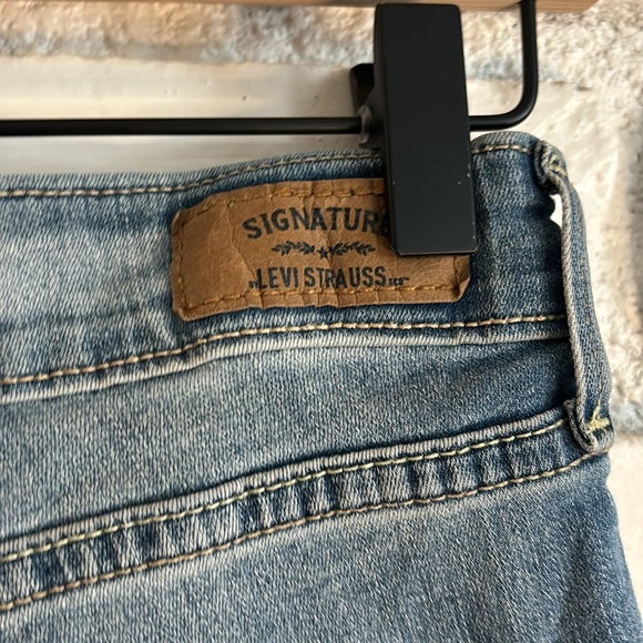 Signature Levi’s Strauss “Modern Skinny” womens - Picture 4 of 4